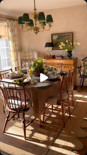 cozy cottage dining room