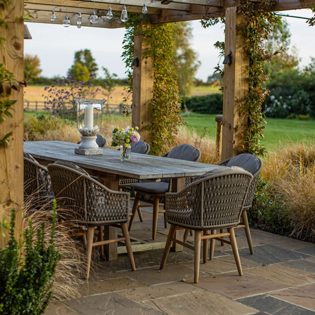 outdoor dining garden