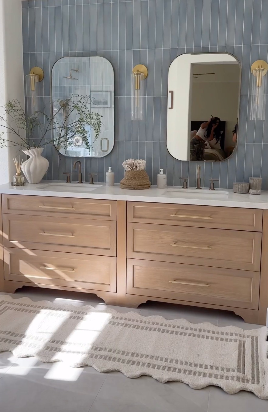 blue bathroom decor