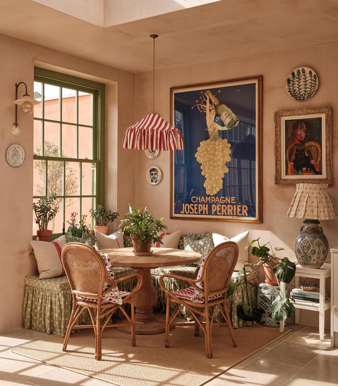 seasonal dining room decor