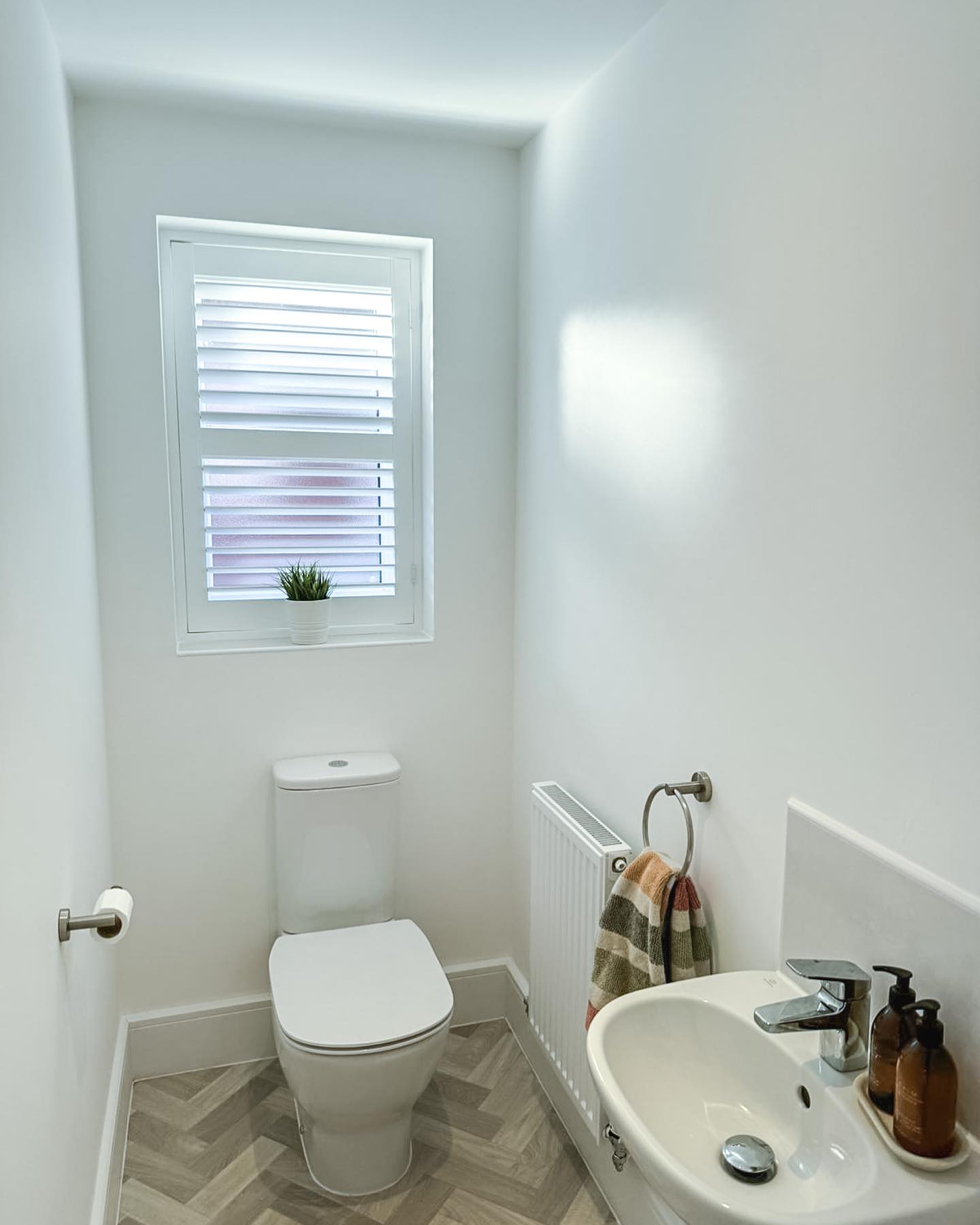 bathroom window decor