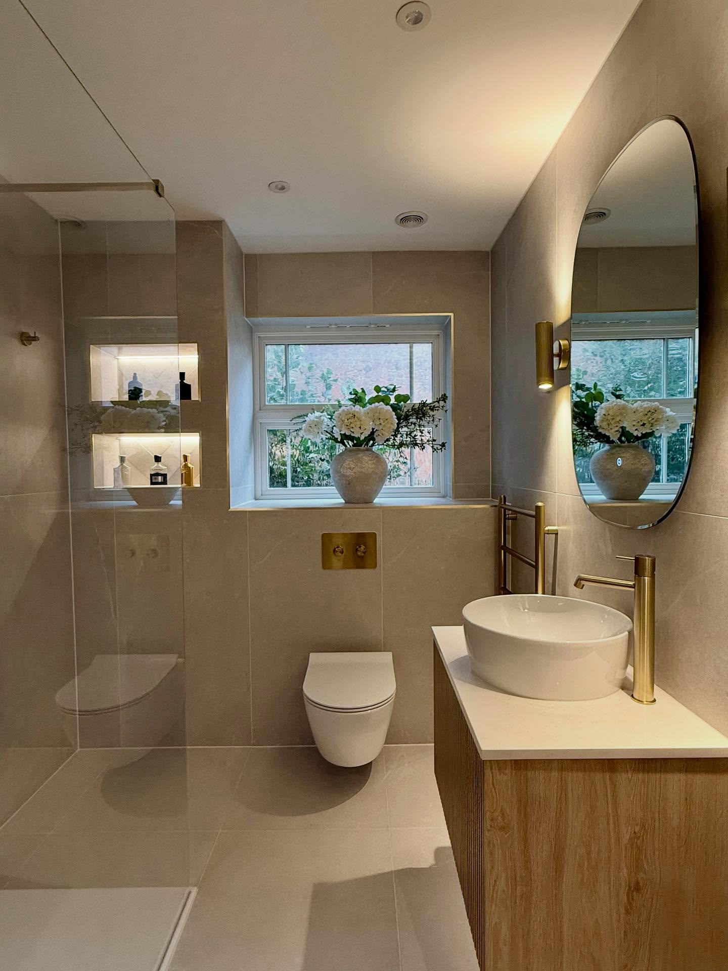 neutral bathroom decor