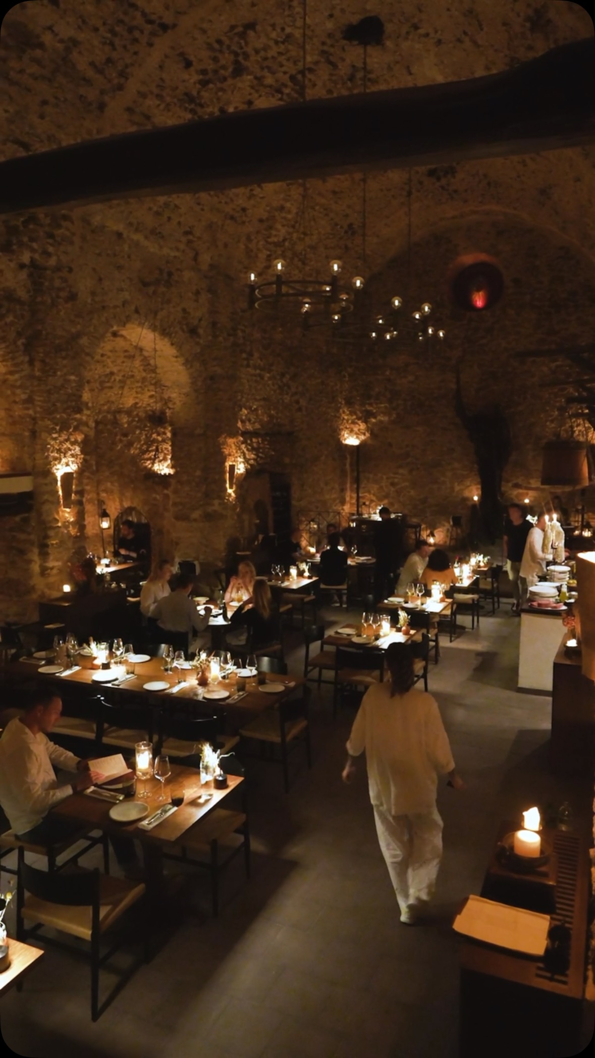 28 Romantic Dining Room Setup Ideas To Elevate Your Space In 28 Stunning Images 7 romantic dining room setup