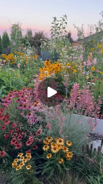 17 Garden Color Schemes To Transform Your Outdoor Space: 17 Stunning Ideas In Pictures 3 garden color schemes