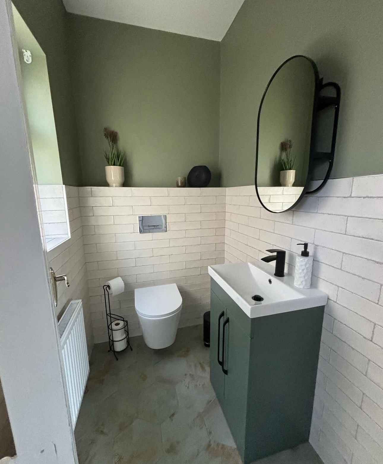 green bathroom decor