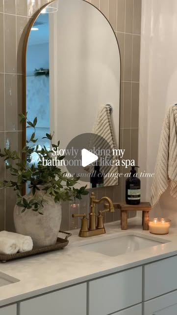 bathroom vanity decor