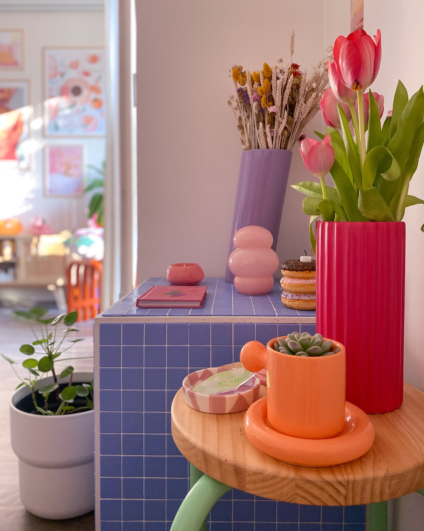 colorful apartment decor