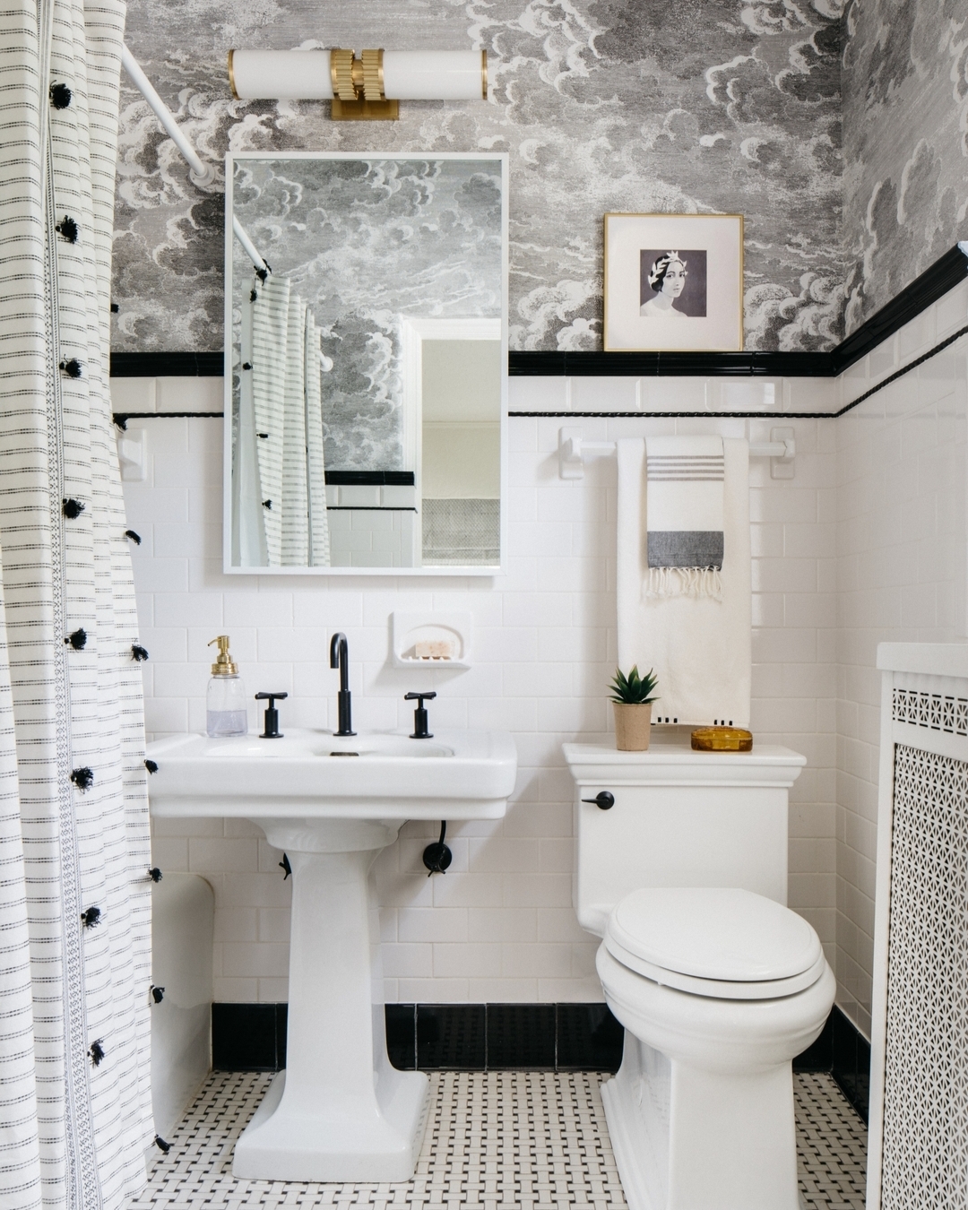 black and white bathroom