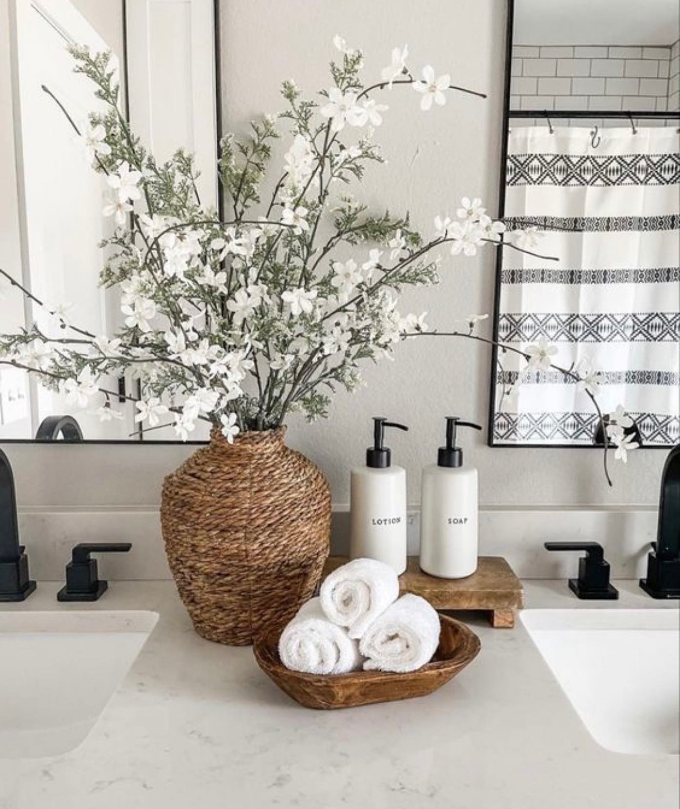 15 Stunning Bathroom Counter Decor Ideas (With Photos) To Upgrade Your Vanity Now 2 bathroom counter decor