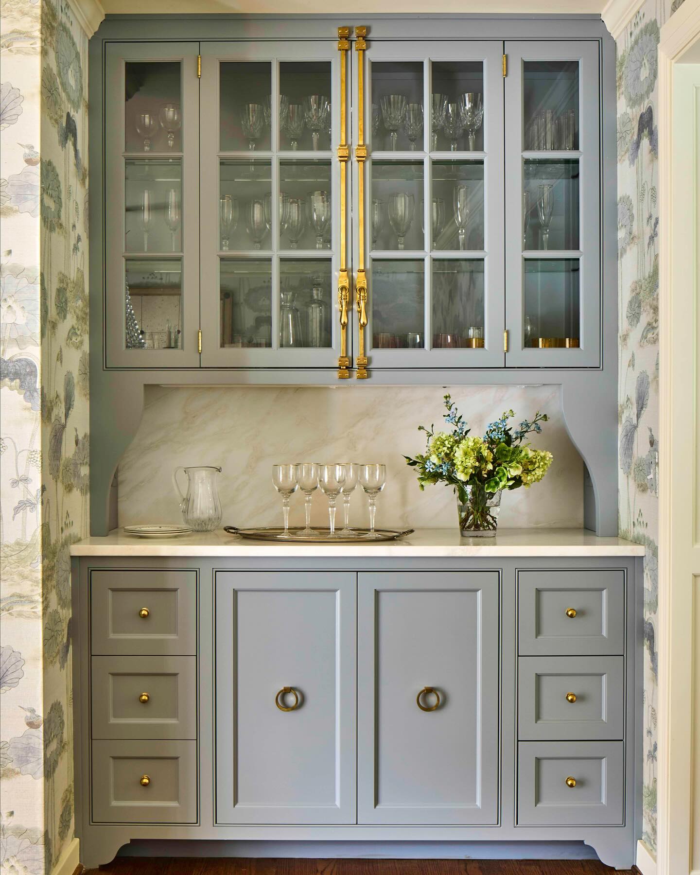 dining room shelving decor