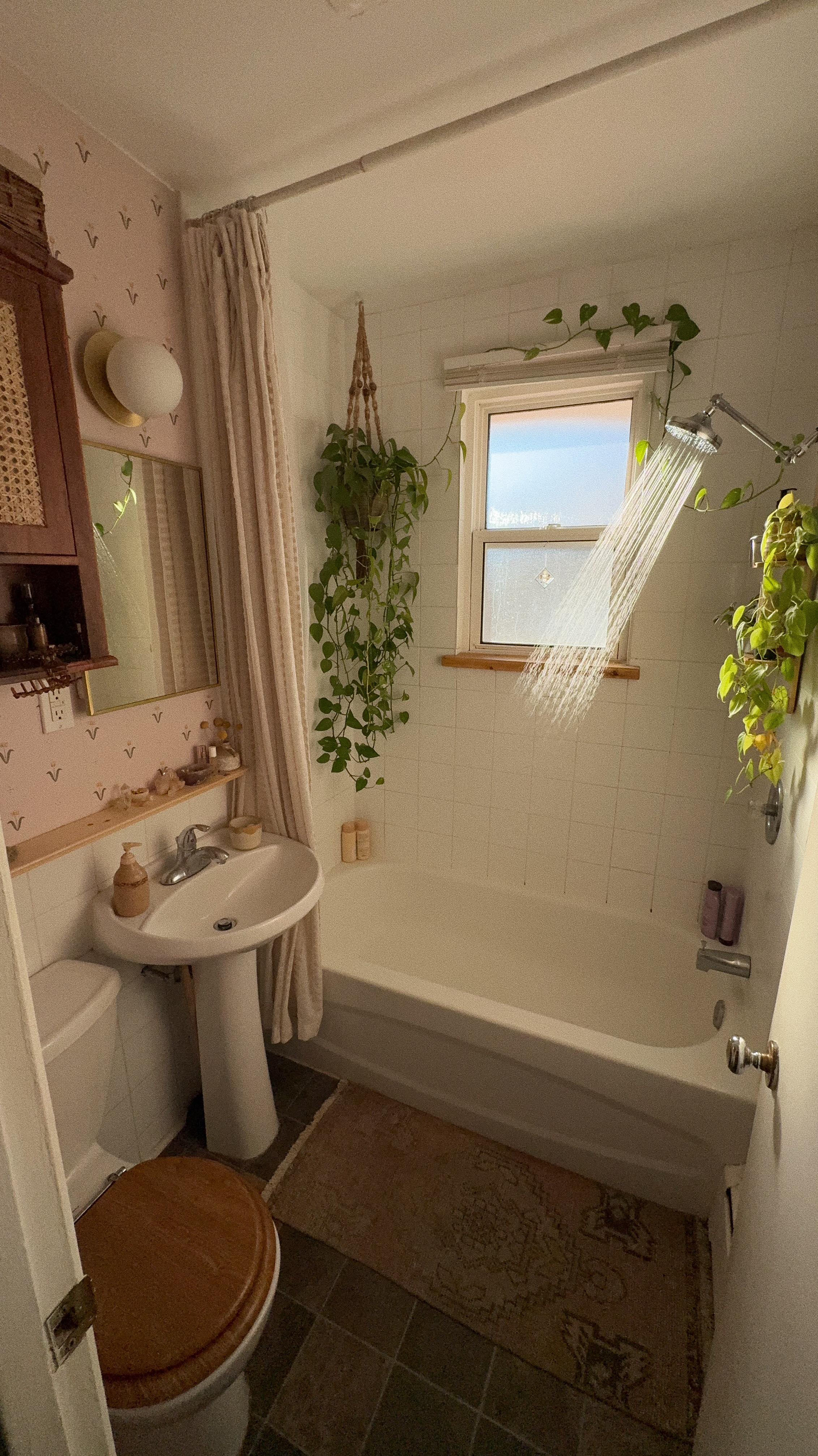 apartment bathroom decor