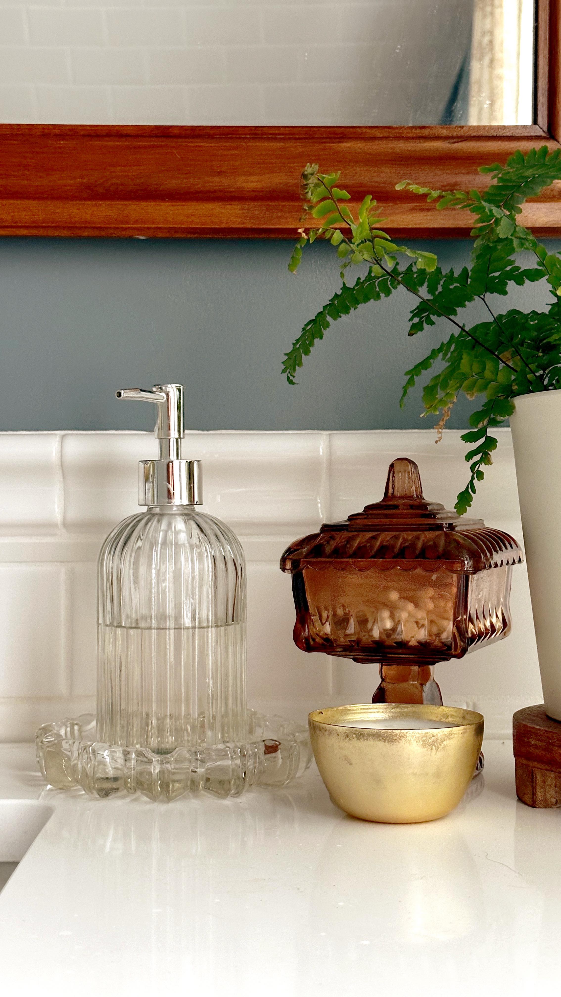 thrifted bathroom decor