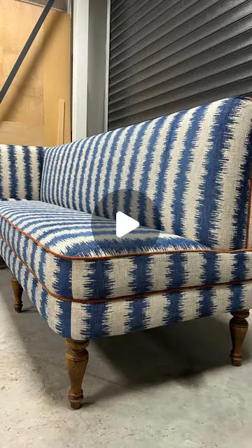 built in dining bench