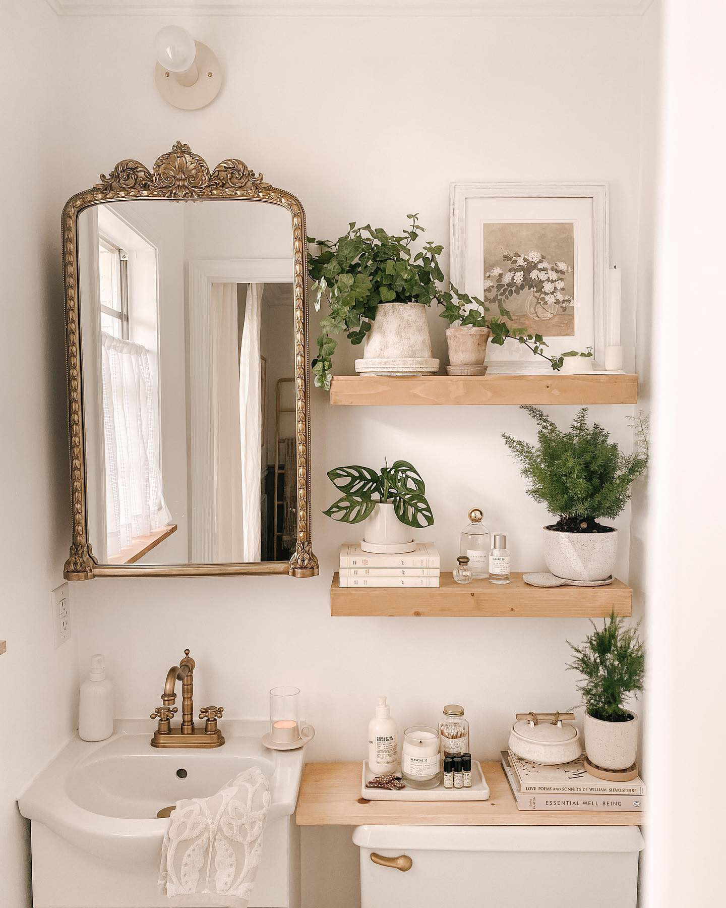 bathroom shelf decor