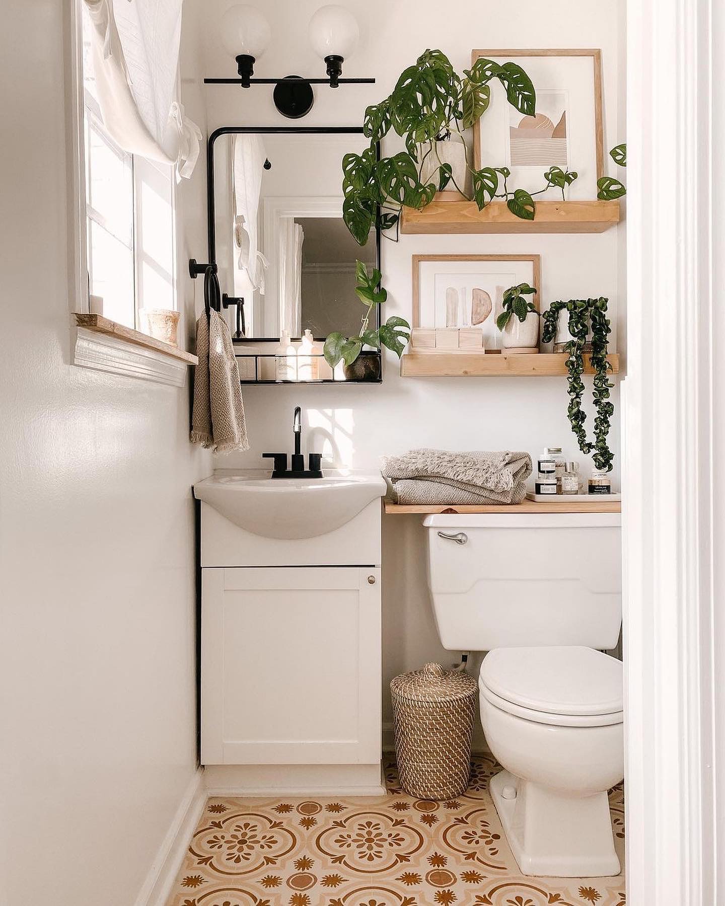 small bathroom decor