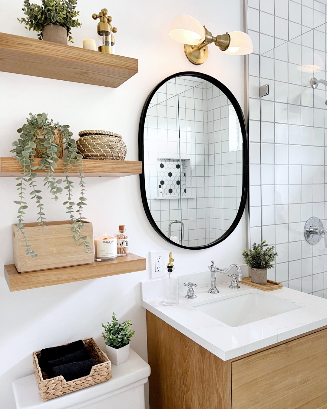 bathroom shelf decor