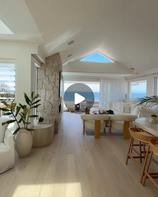 beach style dining room