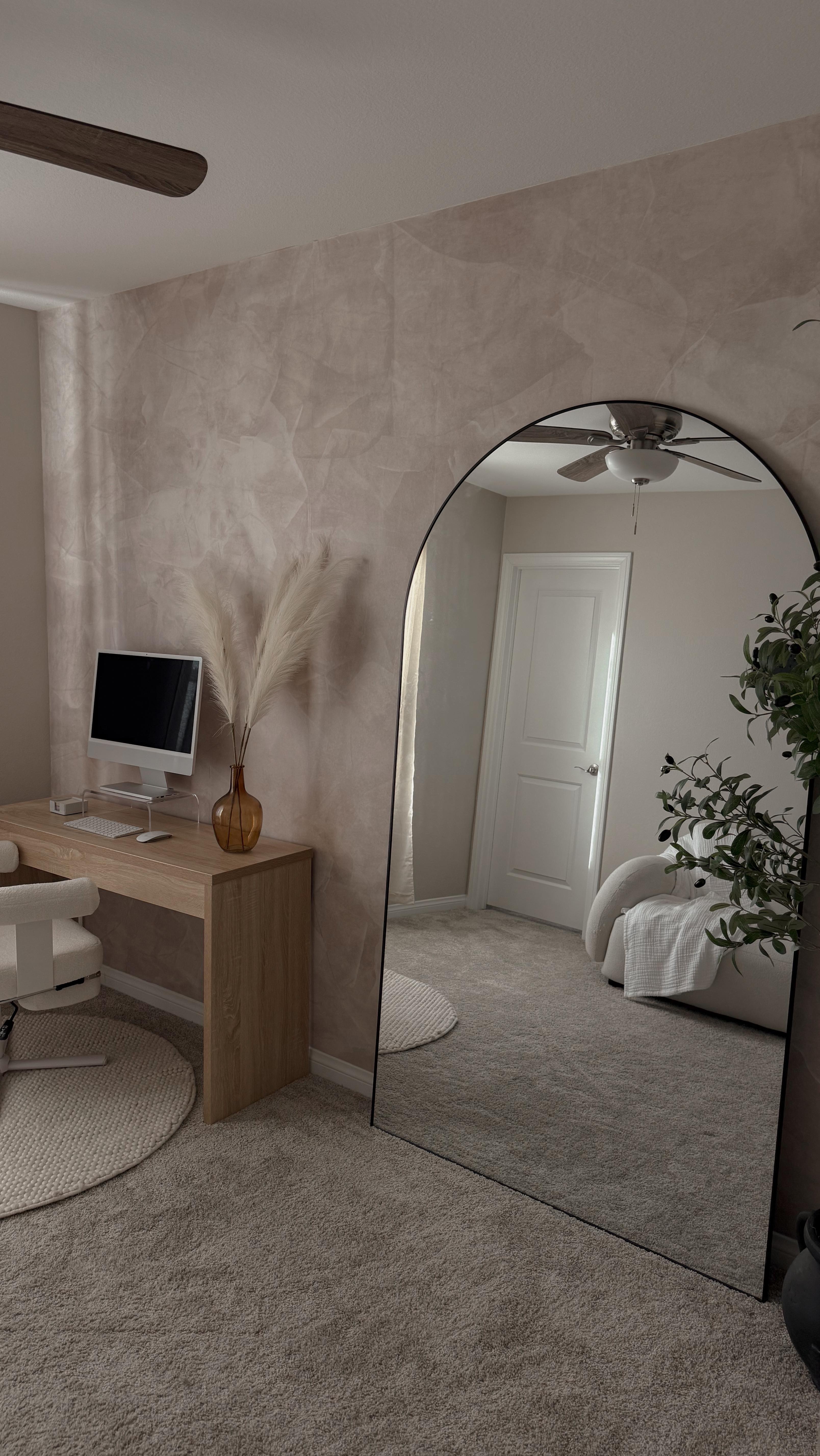 19 Genius Removable Wallpaper Apartment Ideas (With 19 Inspiring Images) 10 removable wallpaper apartment