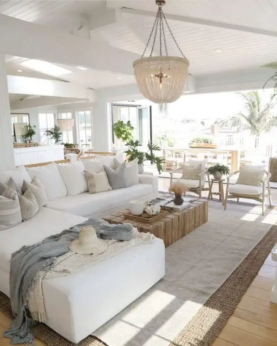 beach style dining room