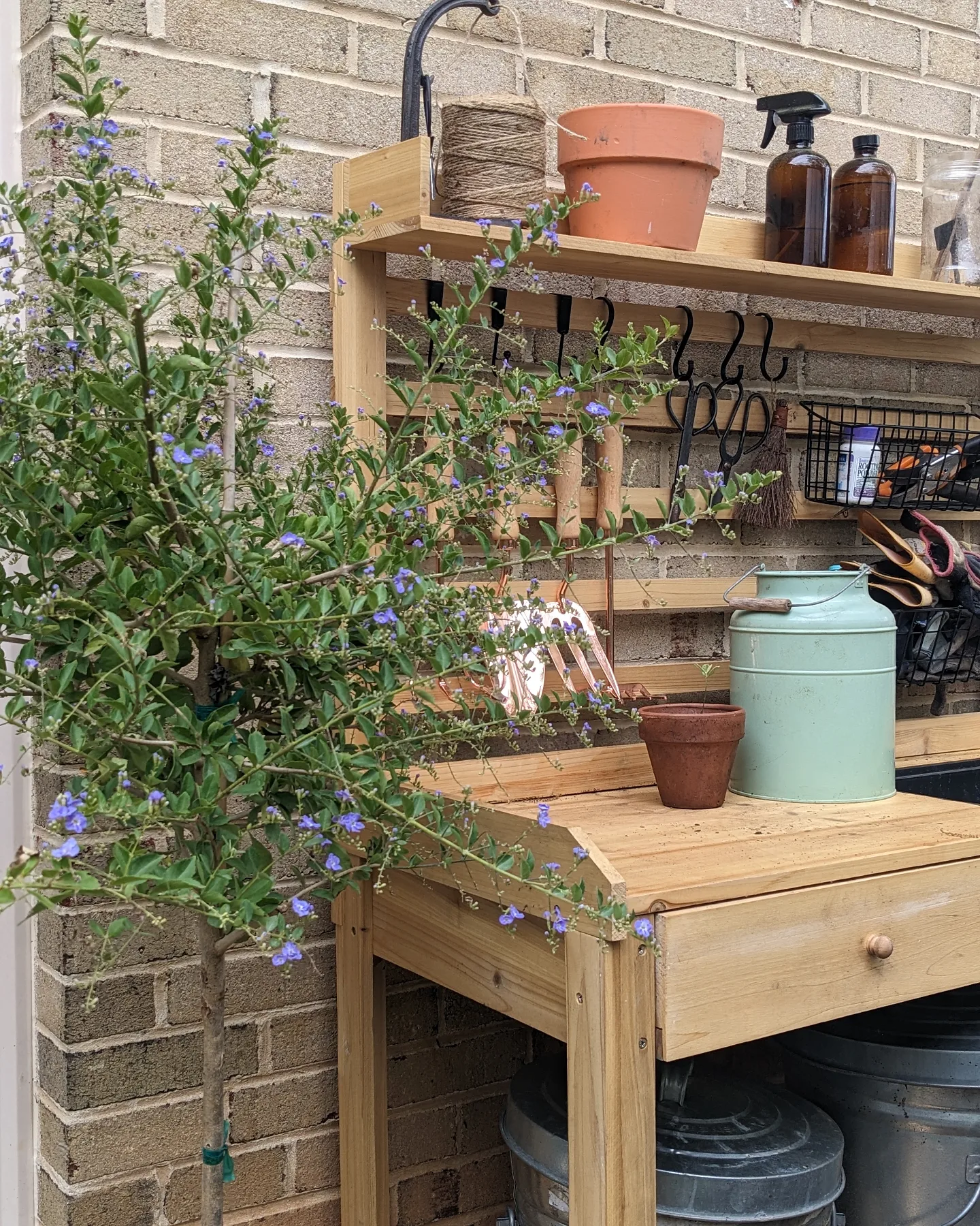 29 Garden Potting Bench Ideas To Upgrade Your Outdoor Space 2 garden potting bench ideas